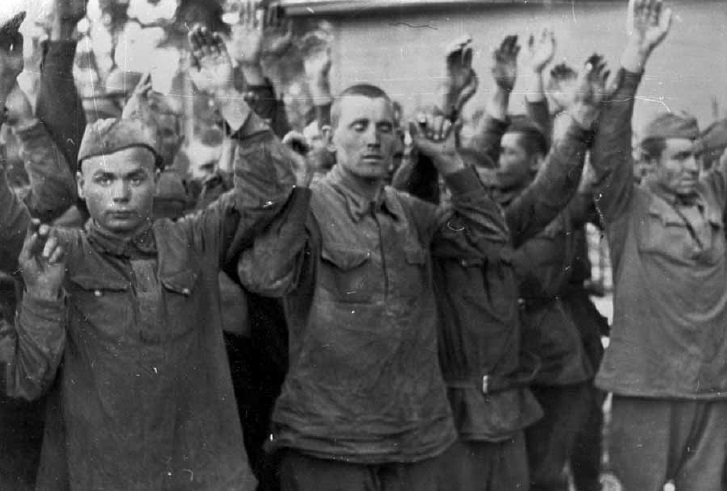 Группа пленных солдат. Брест, 24 июня 1941